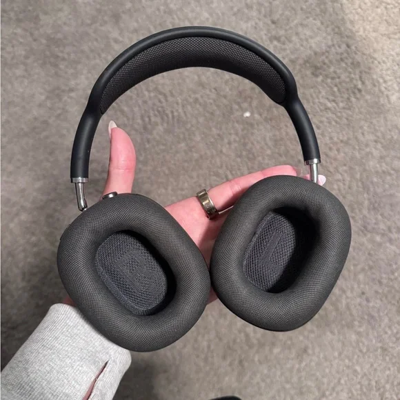 Apple Over-Ear Headphones - Space Gray - Picture 2 of 2